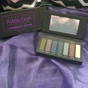 Younique Addiction Palette - Anniversary Edition